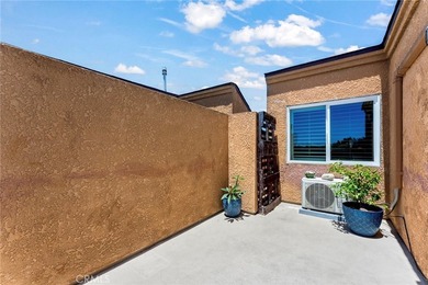 Rarely available south-facing loft featuring a private rooftop - photo 19
