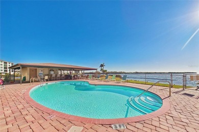 Turnkey Waterfront Condo with Stunning 180? Gulf Views - Move-In - photo 32