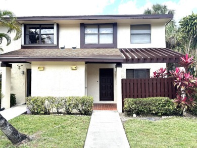 Lake Townhome/Townhouse For Sale in Coconut Creek, Florida