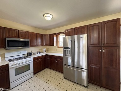 Enjoy the best of lake living with this inviting lakeside ranch - photo 19
