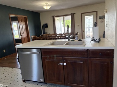 Enjoy the best of lake living with this inviting lakeside ranch - photo 20