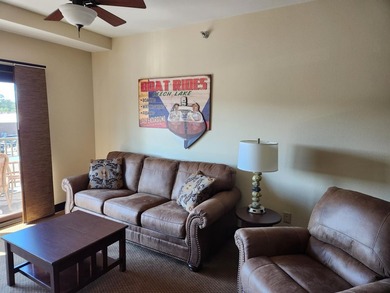 Updated 2 bedroom, 1 bathroom Chase on the Lake Condo. Being - photo 3
