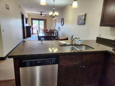 Updated 2 bedroom, 1 bathroom Chase on the Lake Condo. Being - photo 7