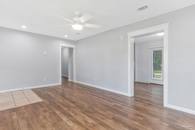 Welcome to 810 W. Lakeview Avenue, a charming 1944 Craftsman - photo 3
