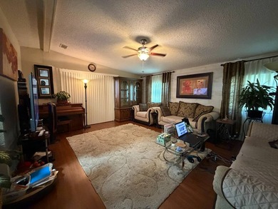 Great home, close to the main Clubhouse in Hacienda Del Rio, a - photo 4