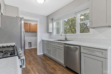 Welcome to 810 W. Lakeview Avenue, a charming 1944 Craftsman - photo 8