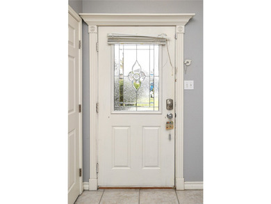 Welcome home to this charming 3 bedroom, 2 bath residence - photo 6