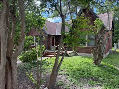 2-bedroom, 2-bath home with a bonus room offering 1,812 square - photo 2