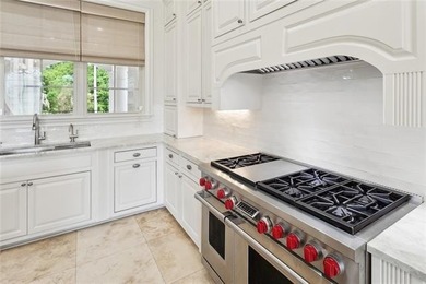 This custom estate perfectly balances the mid-2000s large-scale - photo 13