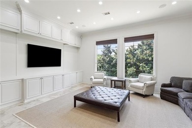 This custom estate perfectly balances the mid-2000s large-scale - photo 17