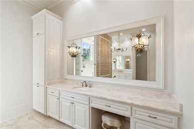 This custom estate perfectly balances the mid-2000s large-scale - photo 20