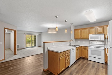 This beautifully maintained 1st Floor condo delivers comfort and - photo 1