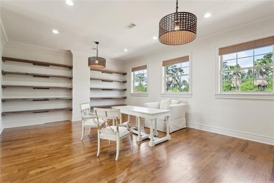 This custom estate perfectly balances the mid-2000s large-scale - photo 30