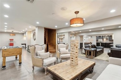 This custom estate perfectly balances the mid-2000s large-scale - photo 35