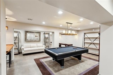 This custom estate perfectly balances the mid-2000s large-scale - photo 36
