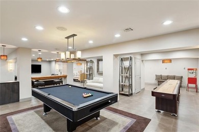 This custom estate perfectly balances the mid-2000s large-scale - photo 37
