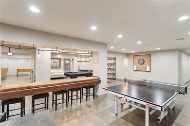 This custom estate perfectly balances the mid-2000s large-scale - photo 39
