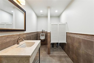 This custom estate perfectly balances the mid-2000s large-scale - photo 41