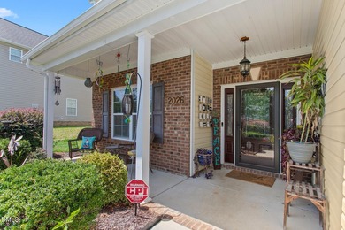 This beautifully maintained 5-bedroom, 3-full bathroom home - photo 3