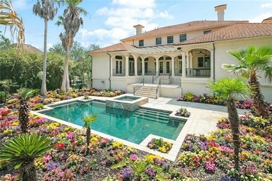 This custom estate perfectly balances the mid-2000s large-scale - photo 48