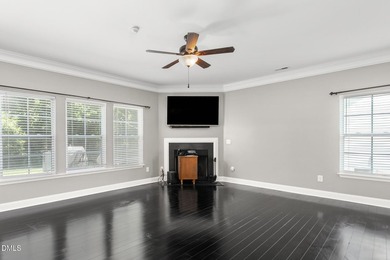 This beautifully maintained 5-bedroom, 3-full bathroom home - photo 8