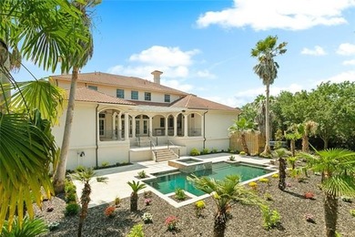 This custom estate perfectly balances the mid-2000s large-scale - photo 49