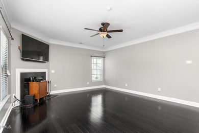 This beautifully maintained 5-bedroom, 3-full bathroom home - photo 9