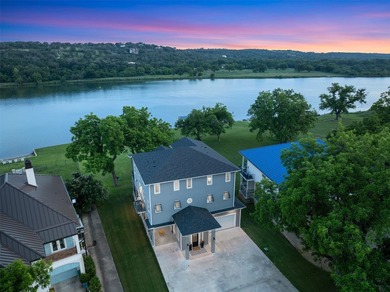 Welcome to an exceptional waterfront retreat on the peaceful - photo 1
