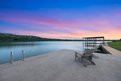 Welcome to an exceptional waterfront retreat on the peaceful - photo 2
