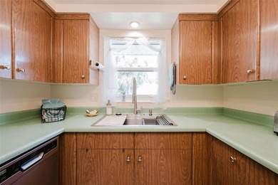 Welcome to Gulf Gate Manor, one of Sarasota's most desirable and - photo 22