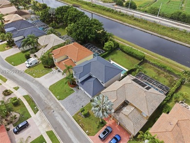Welcome to this stunning modern 4-bedroom, 3.5-bathroom - photo 50