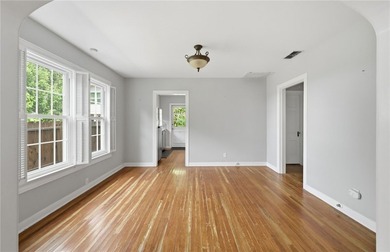 Ideally situated in the heart of Del Mar, this cozy and historic - photo 3
