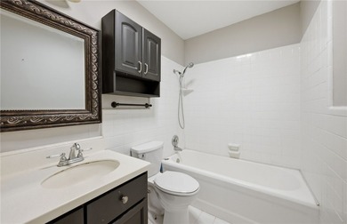 Ideally situated in the heart of Del Mar, this cozy and historic - photo 5
