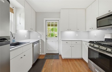 Ideally situated in the heart of Del Mar, this cozy and historic - photo 7