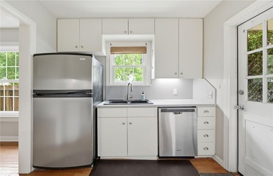 Ideally situated in the heart of Del Mar, this cozy and historic - photo 8