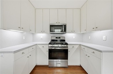 Ideally situated in the heart of Del Mar, this cozy and historic - photo 9