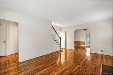 Welcome to this rare Bayside Hills opportunity! Situated on a - photo 3