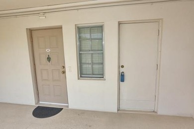 Beautifully well maintained condo by the owners. Great location - photo 11