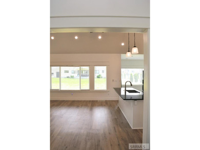 Don't miss out on this beautiful, nearly new, recently vacated - photo 11