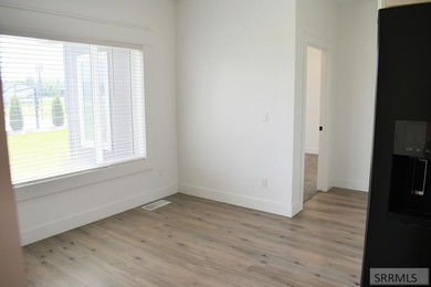 Don't miss out on this beautiful, nearly new, recently vacated - photo 13