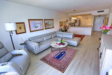 Beautifully well maintained condo by the owners. Great location - photo 14
