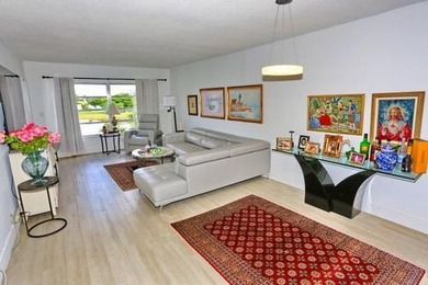 Beautifully well maintained condo by the owners. Great location - photo 15