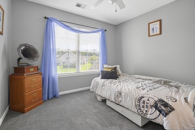 Welcome to this beautifully maintained 3-bedroom, 2.5-bath - photo 18