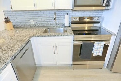 Beautifully well maintained condo by the owners. Great location - photo 18