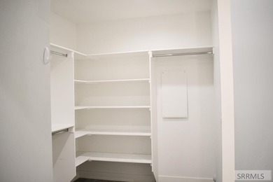 Don't miss out on this beautiful, nearly new, recently vacated - photo 20