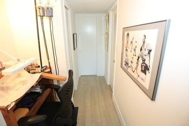 Beautifully well maintained condo by the owners. Great location - photo 21