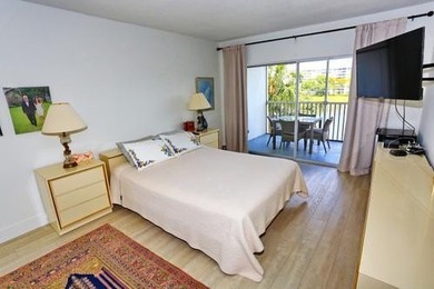 Beautifully well maintained condo by the owners. Great location - photo 22