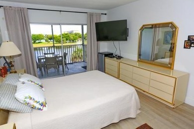 Beautifully well maintained condo by the owners. Great location - photo 24