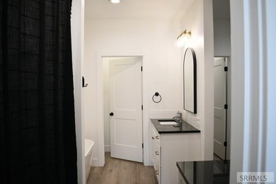 Don't miss out on this beautiful, nearly new, recently vacated - photo 24