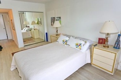 Beautifully well maintained condo by the owners. Great location - photo 25